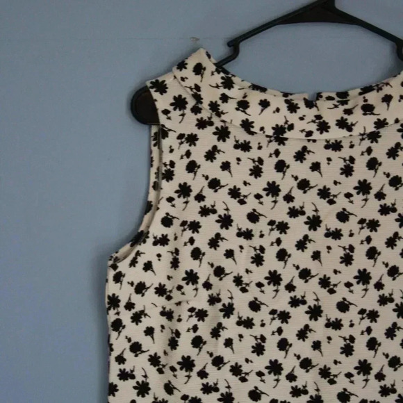 Talbot's Medium Women's Sleeveless Top with Button Up Back Neckline NWOT - Picture 3 of 13